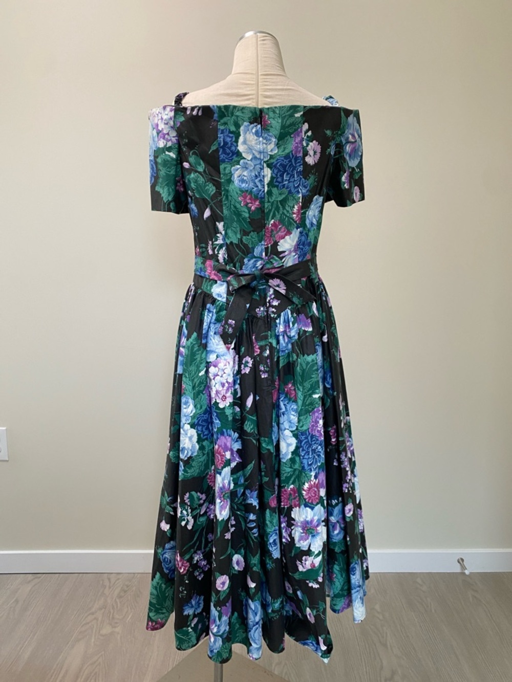 Vintage Expo Black Floral Off-Shoulder Dress with Puffed Sleeves - Picture 8 of 15